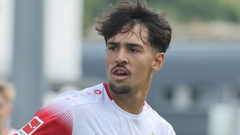 Laurin Ulrich verlängert seinen Vertrag beim VfB Stuttgart und spielt kommende Saison leihweise beim SC Paderborn. 