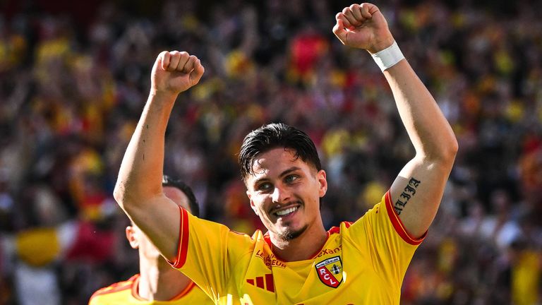 RC Lens gewinnt auch zum Ligaauftakt.