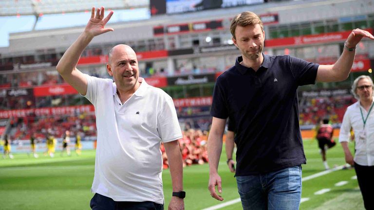 Bayer Leverkusen verlängert die Verträge von Fernando Carro (l.) und Simon Rolfes (r.).