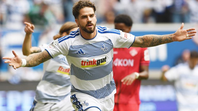 Lex Tyger Lobinger schießt den MSV Duisburg mit seinem Doppelpack zum Sieg gegen Würzburg.