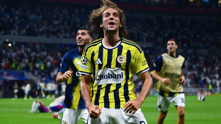 Fenerbahce-Profi und Ex-Hertha-Star Matteo Guendouzi sorgt beim Champions-League-Playoffduell gegen Olympique Lyon für einen Eklat.