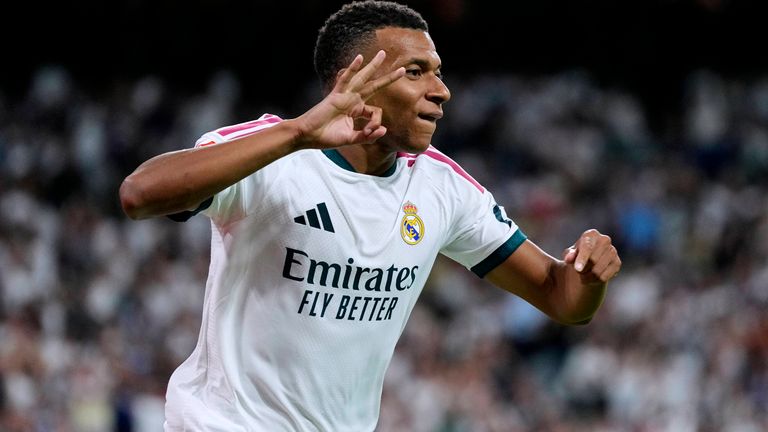 Kylian Mbappe liefert ein Dreierpack im ersten Heimspiel der Saison.