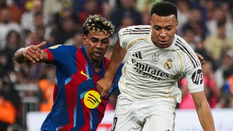 Lamine Yamal (r.) und Kylian Mbappe werden sich in der kommenden Saison in den Clasicos duellieren. 
