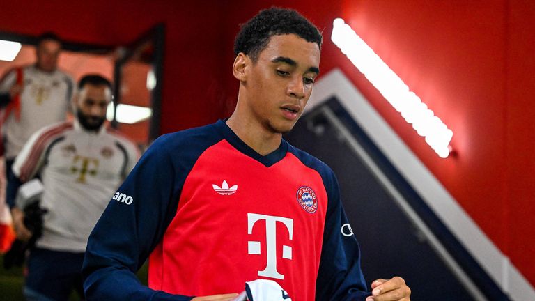 Jamal Musiala wird gegen Stuttgart noch nicht wieder dabei sein.