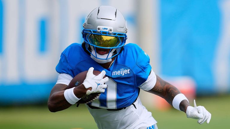 Jahmyr Gibbs, der RB der Detroit Lions steigt nach einer guten Saison um 18 Plätze in dem NFL Top 100 Ranking 2026.