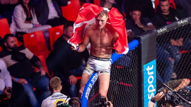 Bei OKTAGON 93 trifft Ex-Champion Jonas Mågård am 12. September auf Radek Roušal im Featherweight – live auf RTL+.  
