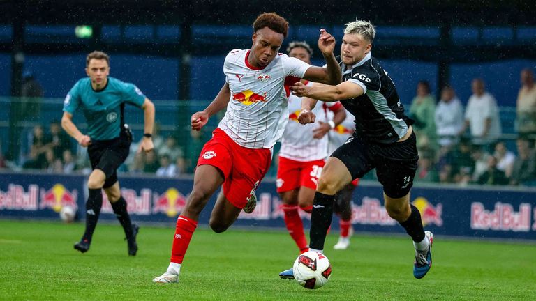 Assan Ouedraogo (l.) fehlt RB Leipzig mehrere Wochen.