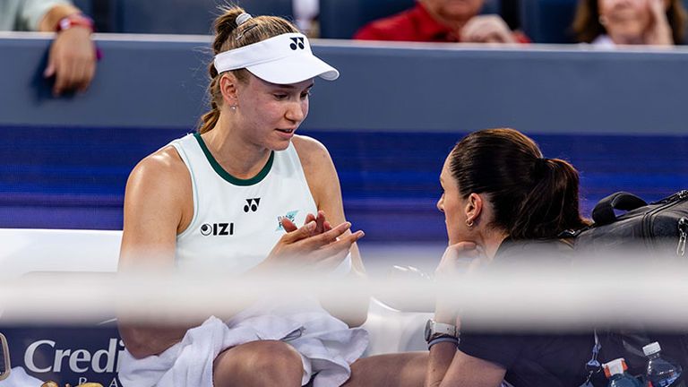 Elena Rybakina konnte in Cincinnati ihr Match gegen Iga Swiatek nicht beenden.