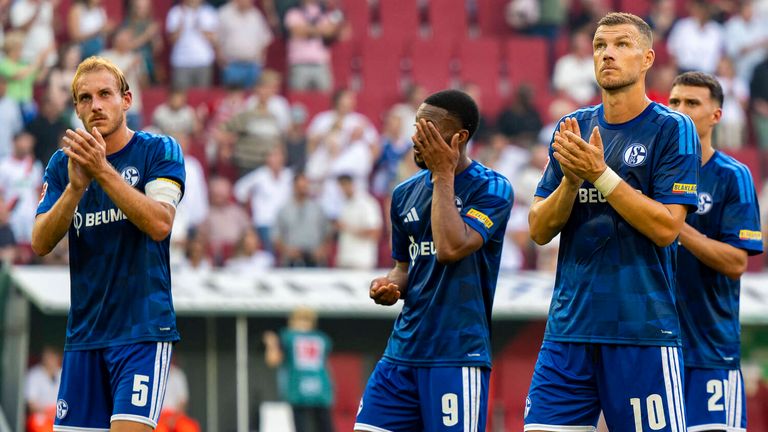 Der FC Schalke 04 verpatzte seinen Saisonstart beim FC Augsburg deutlich. 