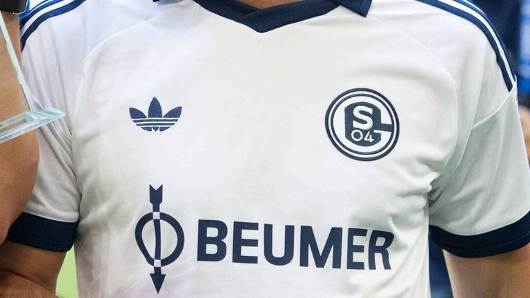Das Auswärtstrikot sorgt beim FC Schalke 04 derzeit für Irritationen. 