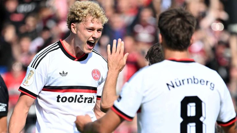 Piet Scobel (l.) gelang der entscheidende Treffer für den 1. FC Nürnberg.