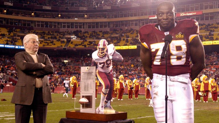 MEISTE SACKS: Bruce Smith