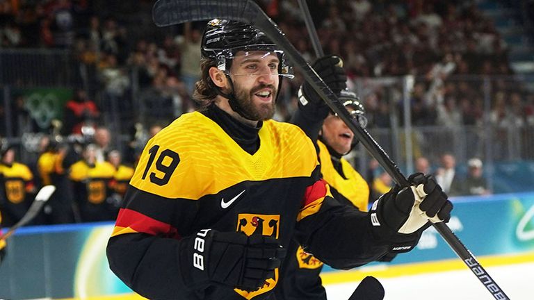 Der deutsche Nationalstürmer Wojciech Stachowiak verfolgt weiter seinen NHL-Traum.
