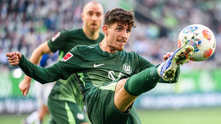 Jesper Lindström (v.) wird sich voraussichtlich bald das Schalke-Trikot überstreifen.