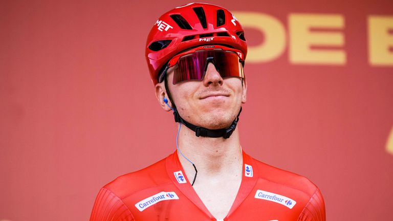 Tadej Pogacar ist bei der Vuelta nach einem schweren Sturz ausgestiegen.
