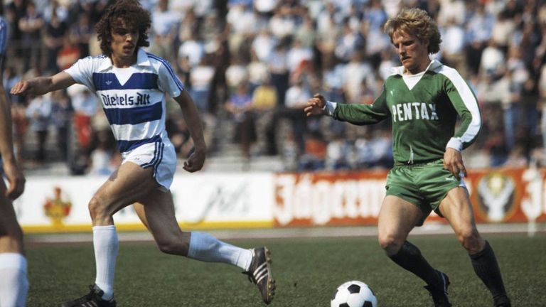 WERNER DRESSEL (r.): Spielte beim HSV von 1980 bis 1981 und bei Werder von 1977 bis 1980	