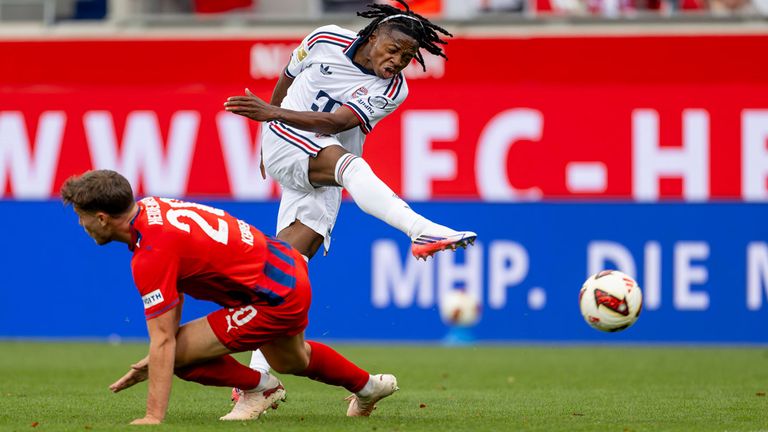 Wisdom Mike (r.) verlässt den FC Bayern München und wechselt zum FC Brügge nach Belgien. 