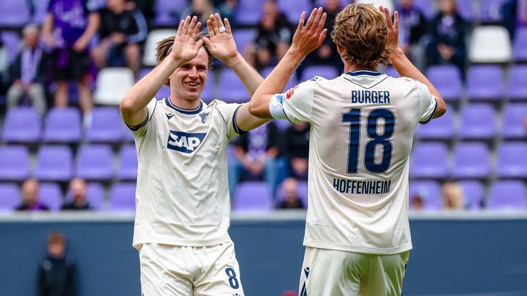 Patrick Wimmer (l.) und Wouter Burger (r.) bejubeln das zwischenzeitliche 0:2.