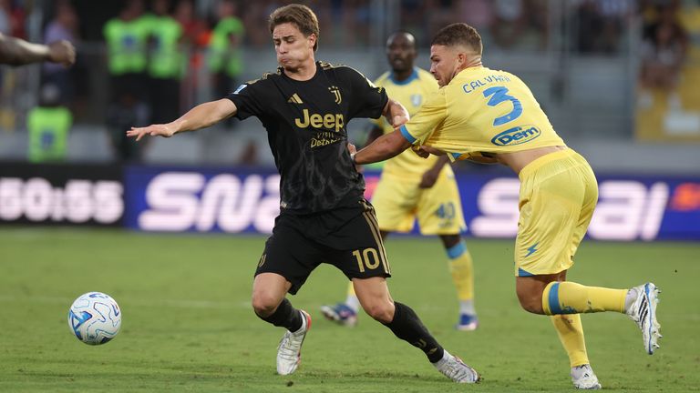 Kenan Yildiz (l.) und Juventus Turin mühten sich zum ersten Sieg in der neuen Saison.