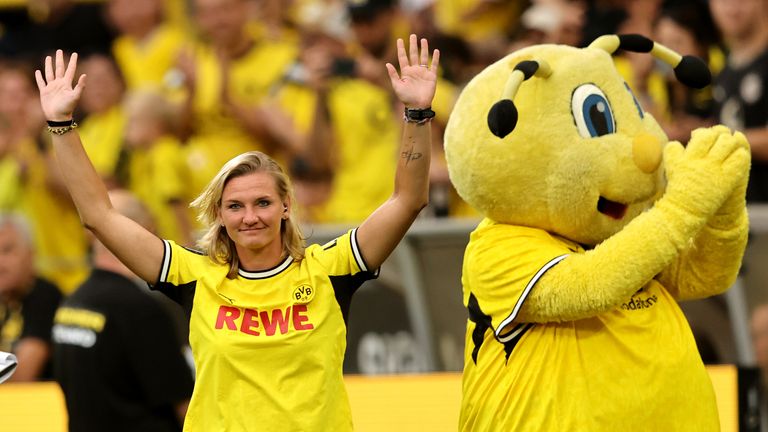Alexandra Popp is introduced to the Borussia Dortmund crowd