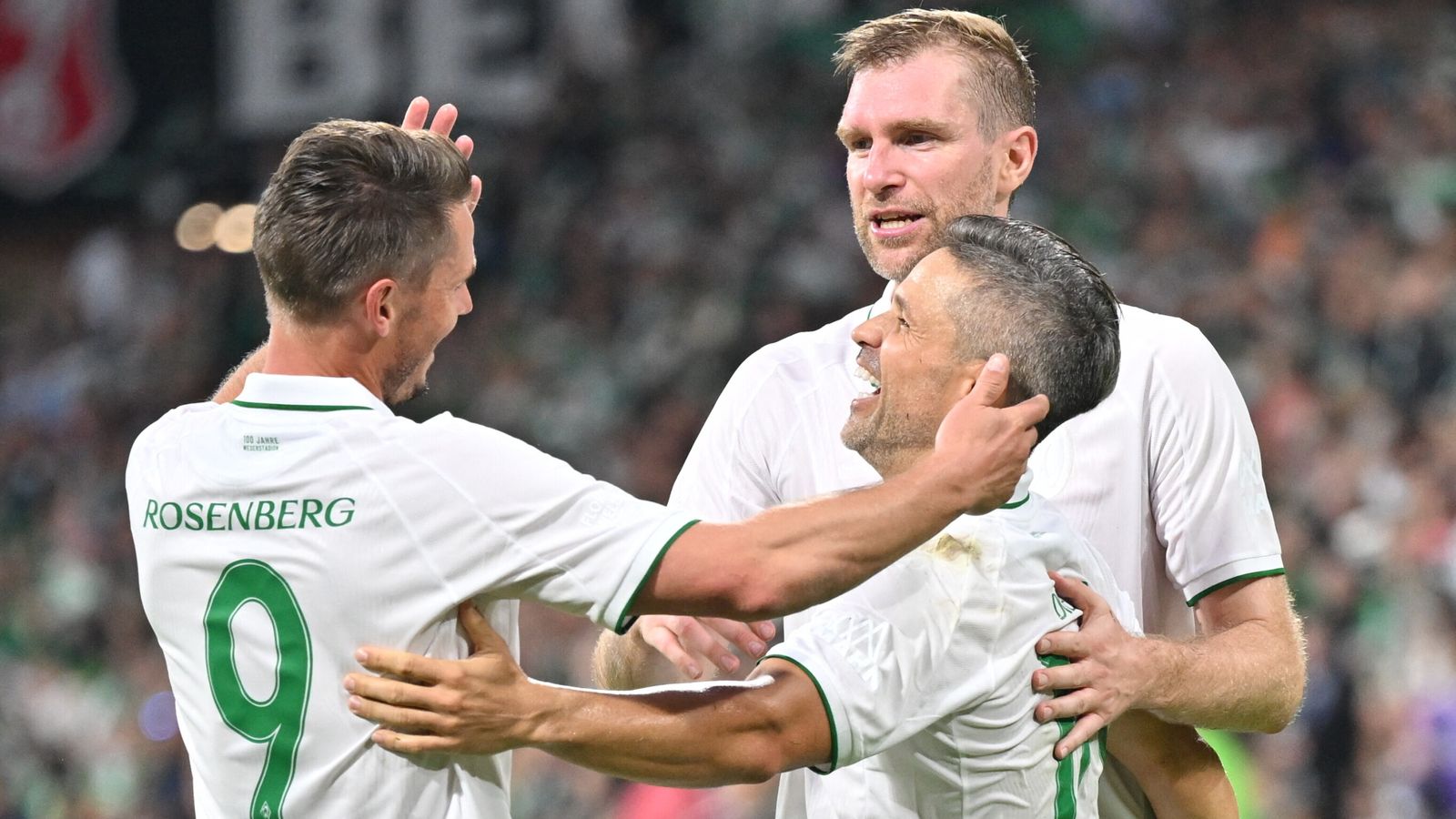Photo: sport.sky.de Die Werder-Legenden (hier v. l. n. r.: Markus Rosenberg, Diego und Per Mertesacker) feierten einen Sieg über Real Madrids