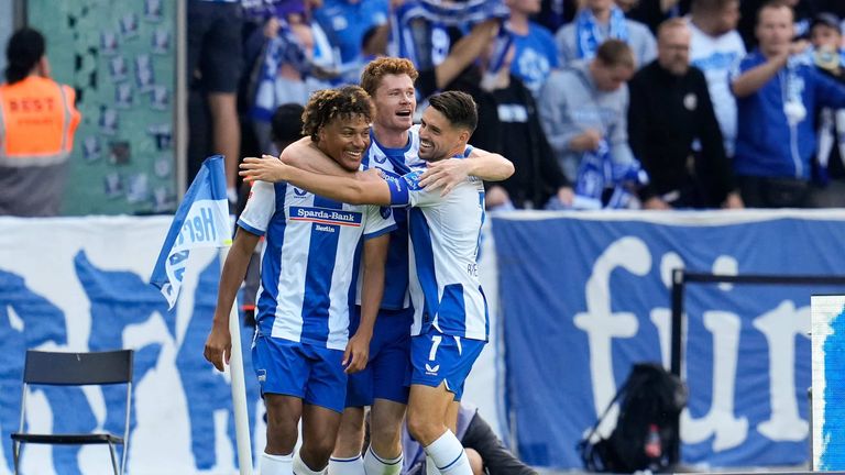 Oluwaseun Adewumi (l.) erzielt eine Minute nach Einwechslung den Siegestreffer für Hertha gegen . Heute treffen sie auf VfL Osnabrück.