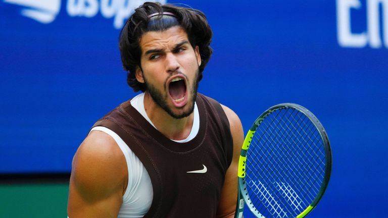 Carlos Alcaraz zieht ins Achtelfinale bei den US Open ein.