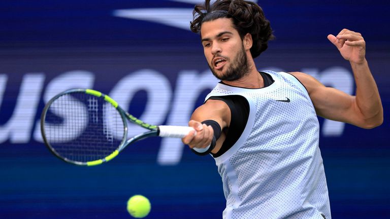 Carlos Alcaraz zieht bei den US Open ins Viertelfinale ein.