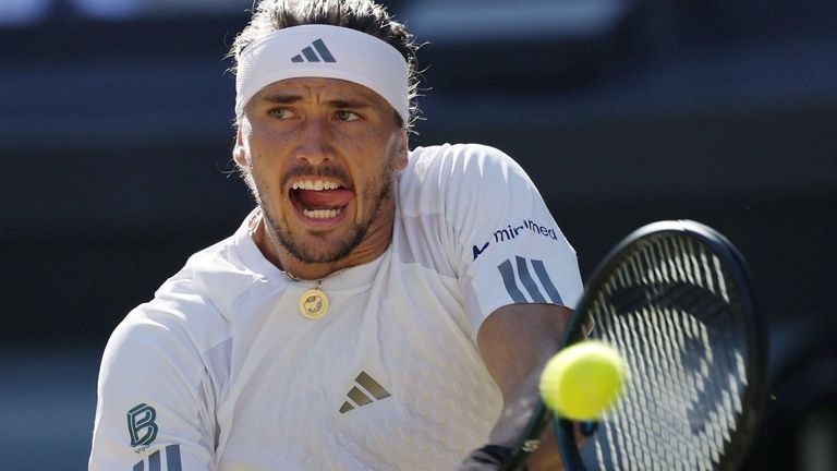 Alexander Zverev hat beim ATP-Turnier in Peking die Möglichkeit, noch näher an die Nummer eins Jannik Sinner heranzurücken.