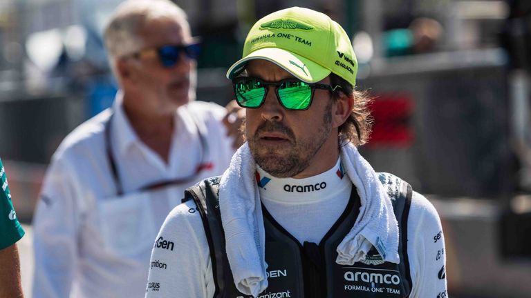 Fernando Alonso hält seine Formel-1-Zukunft offen: Der Aston-Martin-Star denkt sogar über Rollenwechsel nach.