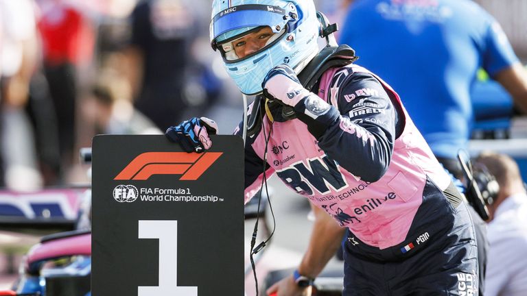 Alpine-Pilot Pierre Gasly feiert seine Sensations-Pole in Monza.
