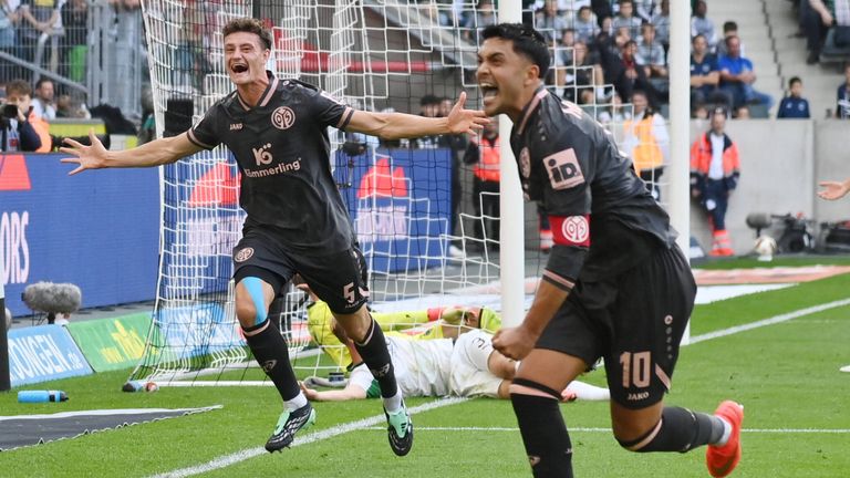 Nadiem Amiri (r.) feierte mit Mainz einen Auswärtssieg in Mönchengladbach. Doch der DFB-Star erlaubte sich eine Unsportlichkeit.
