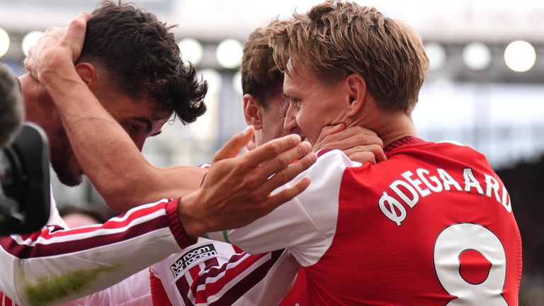 Kai Havertz (l.) und der FC Arsenal holten in der bisherigen Premier-League-Saison drei Siege in drei Spielen. 