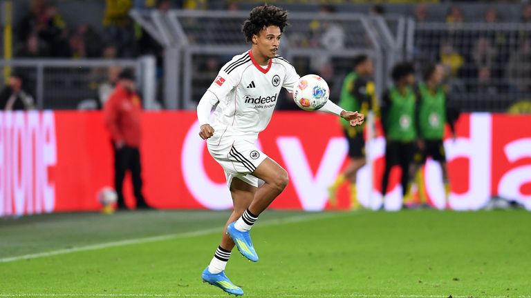 JEAN-MATTHEO BAHOYA wechselt per Leihe mit Kaufpflicht in Höhe von 30 Millionen Euro von Eintracht Frankfurt zu Leeds United.