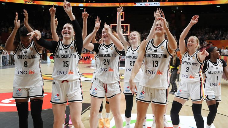 Die deutschen Basketball-Frauen stehen erstmals in der WM-Geschichte im Viertelfinale. 
