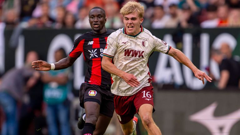 Hennes Behrens vom FC Augsburg steht nach Sky Sport Informationen im ersten DFB-Kader von Bundestrainer Jürgen Klopp.