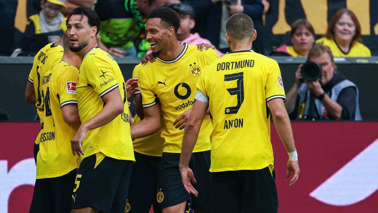 Borussia Dortmund setzt sich im Heimspiel souverän gegen Paderborn durch. Heute geht es für die Schwarz-Gelben gegen Stuttgart.