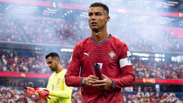 Cristiano Ronaldo setzt seine Karriere in der Nationalmannschaft fort.
