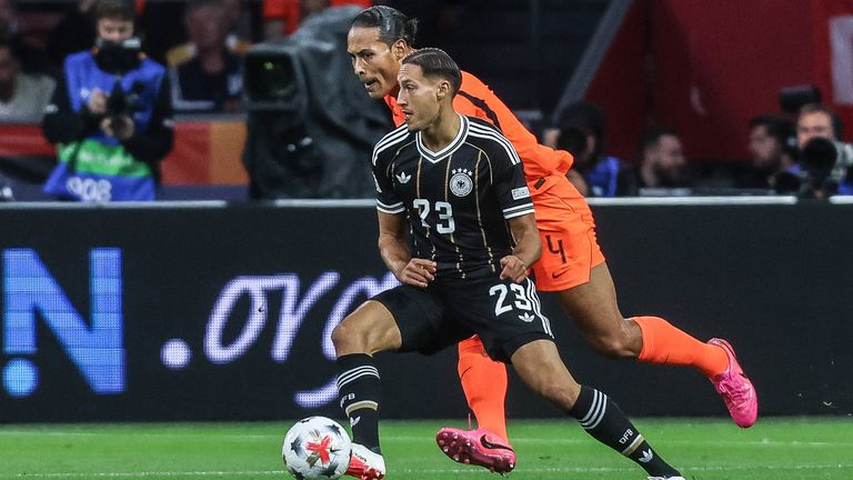 YOUNES EBNOUTALIB: Stürmer (23 Jahre, Eintracht Frankfurt)