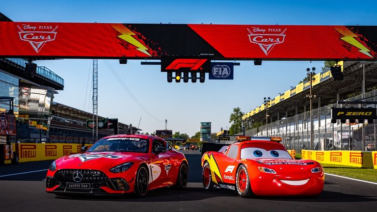 Das Safety Car bekommt in Monza ein besonderes Disney-Design. (Quelle: F1 Media)