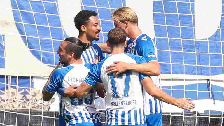 FCM Spieler bejubeln 2:0