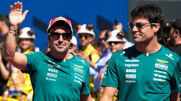 Fernando Alonso (l.) und Lance Stroll bleiben Aston Martin und der Formel 1 erhalten.