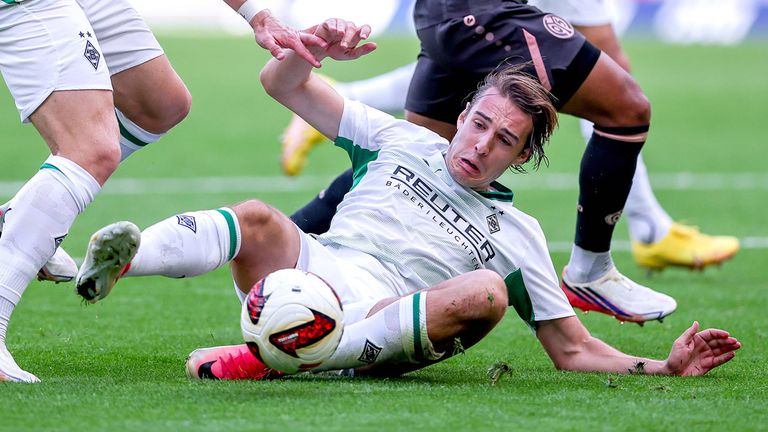 Florian Neuhaus kassiert mit Borussia Mönchengladbach die vierte Niederlage am vierten Bundesliga-Spieltag. 