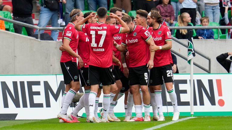 Hannover 96 feiert einen wichtigen Sieg.