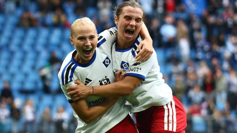 Die HSV-Frauen bejubeln gegen Nürnberg den ersten Sieg der neuen Saison. 