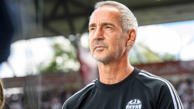 SGE-Trainer Adi Hütter ist mit dem aktuellen Kader der Eintracht zufrieden.