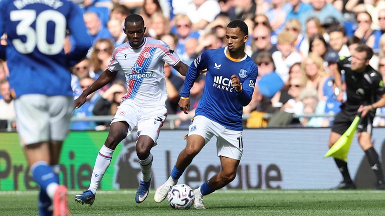 Iliman Ndiaye wechselt für bis zu 75 Millionen Euro vom FC Everton zu Manchester City.