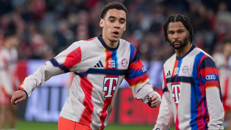 Jamal Musiala (l.) und Serge Gnabry (r.) arbeiten weiter an ihren FCB-Comeback.