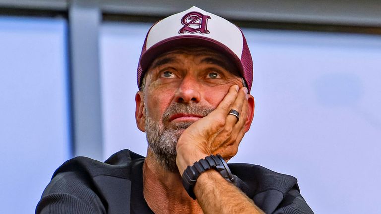 Neu-Bundestrainer Jürgen Klopp macht sich im Hinblick auf seinen ersten DFB-Kader viele Gedanken. 