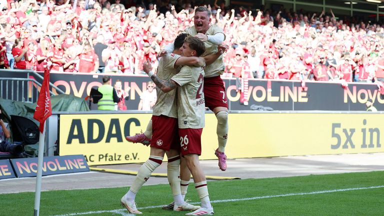 Jubel um FCK-Siegtorschütze Erencan Yardimci (l.).